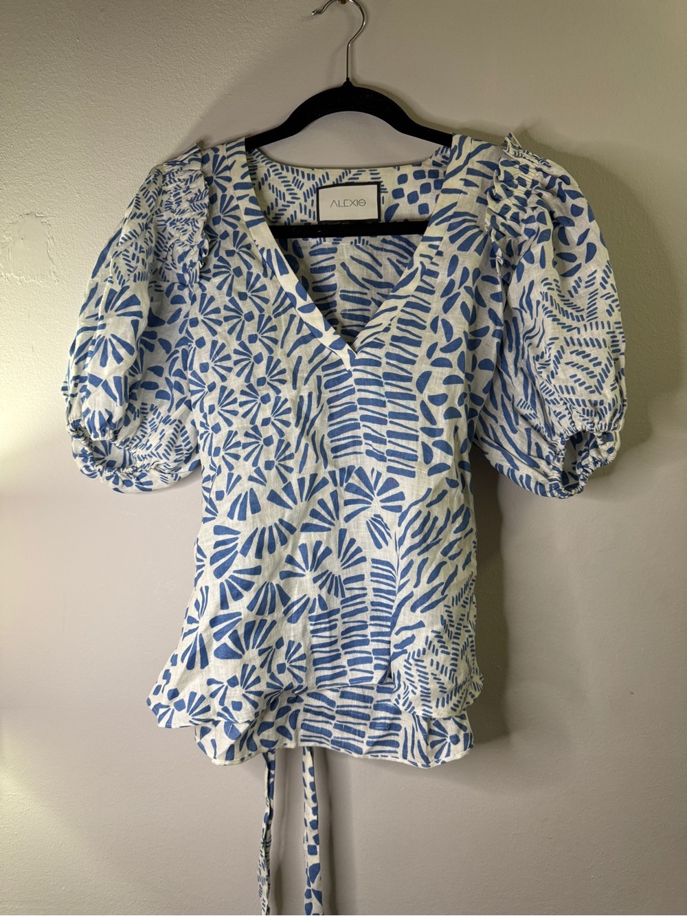 Alexis Blue &White Puff-Sleeve‎ V-Neck Top Sz S